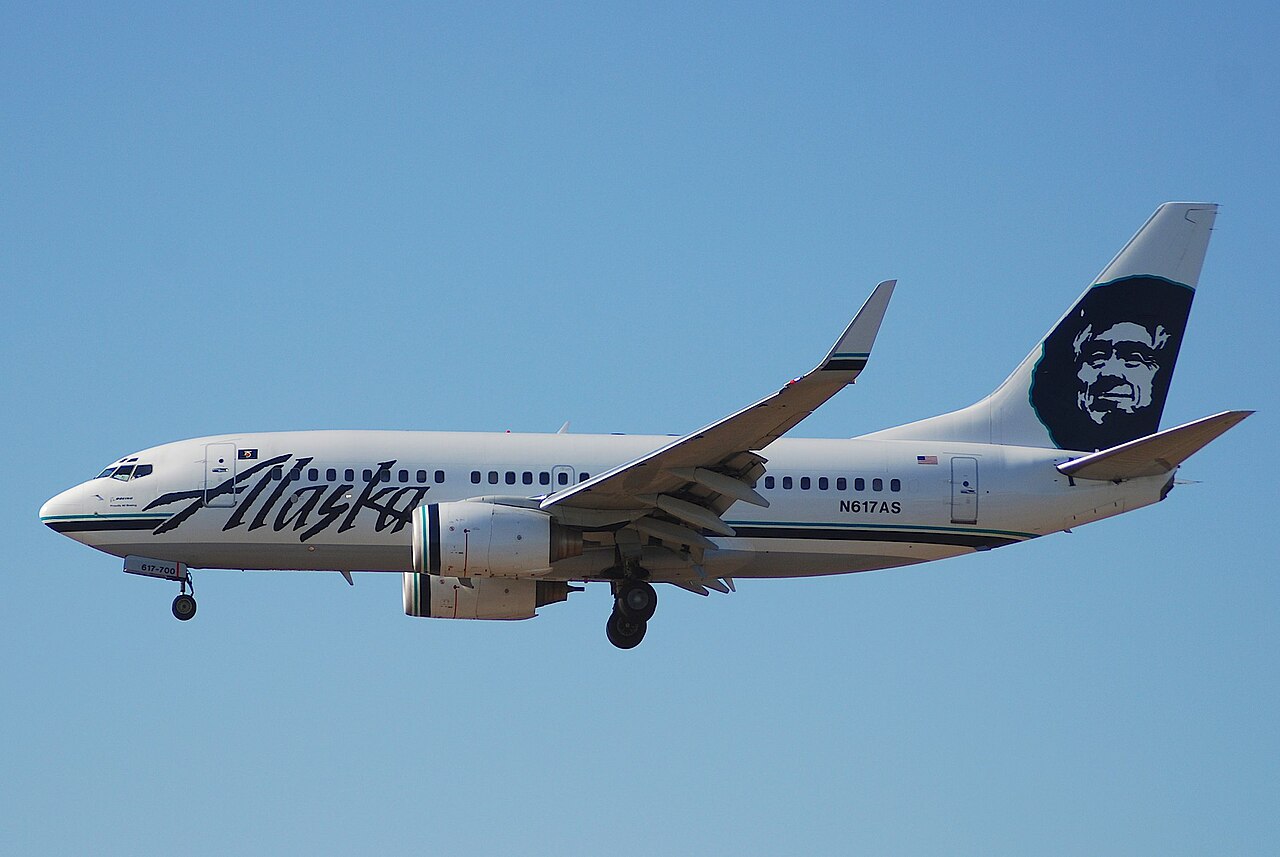 Alaska Airlines Boeing 737-700